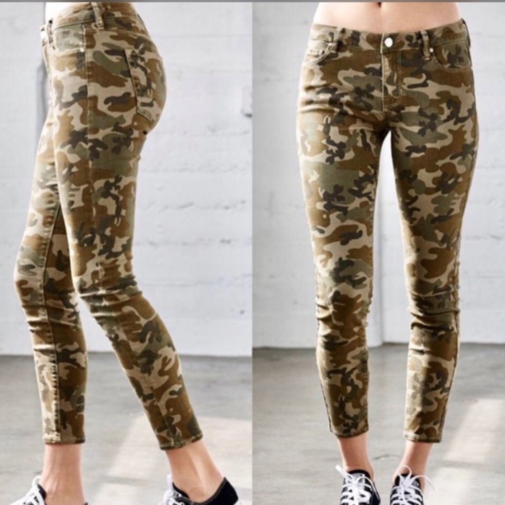 Kendall & Kylie Camo Print Jeans Size 26